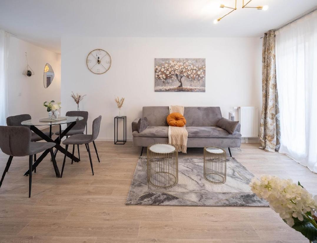 Sejour Unique A Pierrefitte Apartment ภายนอก รูปภาพ